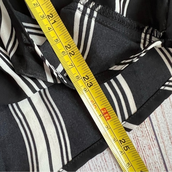 White House Black Market Striped Top Medium - Picture 7 of 7